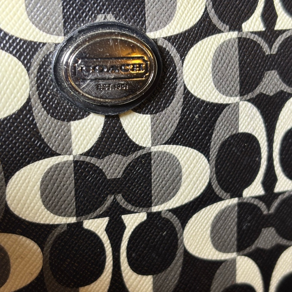 Coach wristlet - Picture 5 of 7